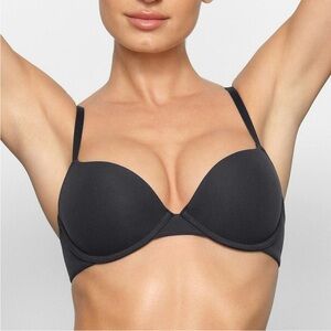 FITS EVERYBODY
PUSH-UP BRA 34DD